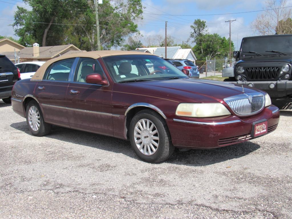 2003 Lincoln Town Car